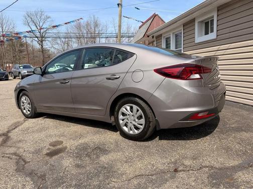 2020 Hyundai ELANTRA SE