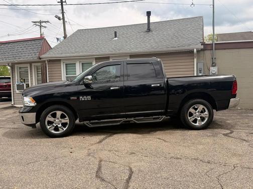 Black 2014 RAM 1500 4WD Crew Cab 140.5'' Big Horn