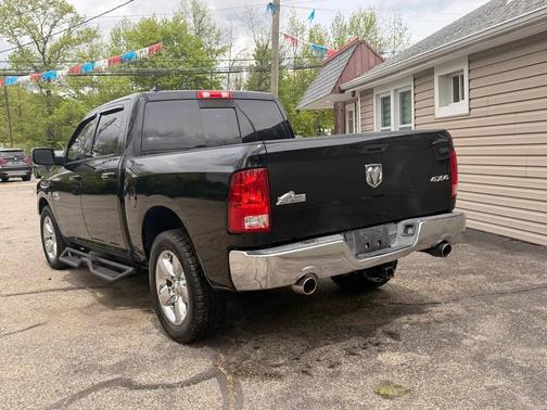 Black 2014 RAM 1500 4WD Crew Cab 140.5'' Big Horn
