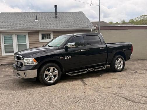 Black 2014 RAM 1500 4WD Crew Cab 140.5'' Big Horn