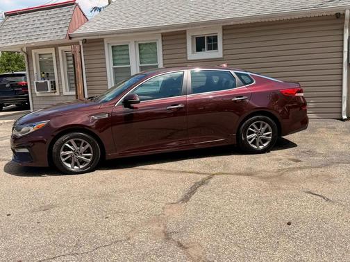 Maroon 2020 Kia Optima LX