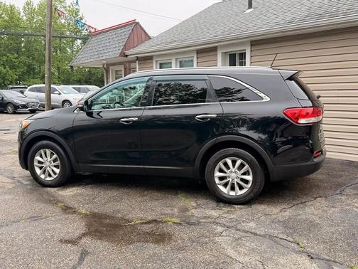 Black 2017 Kia Sorento LX