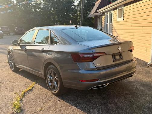 Gray 2019 Volkswagen Jetta 1.4T R-Line