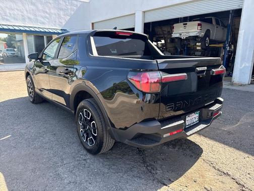 Phantom Black 2024 Hyundai SANTA CRUZ 2.5L SEL