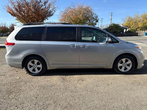 2014 Toyota Sienna LE