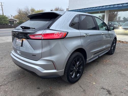 2022 Ford Edge SE
