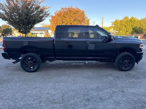 2024 RAM 2500 Laramie Crew Cab 4x4 6'4' Box