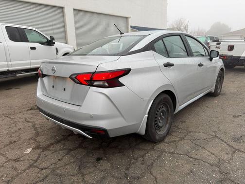 2021 Nissan Versa 1.6 S