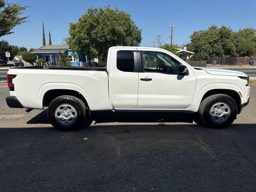 2023 Nissan Frontier S