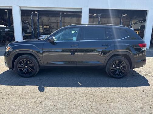 2022 Volkswagen Atlas 3.6L SE w/Technology