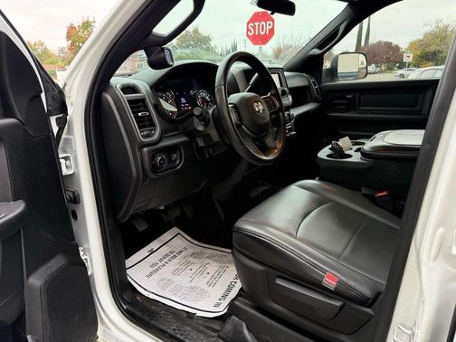 2022 RAM 2500 Tradesman Crew Cab 4x4 6'4' Box