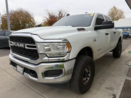 2022 RAM 2500 Tradesman Crew Cab 4x4 6'4' Box