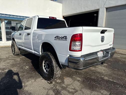 2022 RAM 2500 Tradesman Crew Cab 4x4 6'4' Box