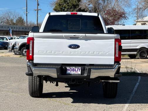 Oxford White 2026 Ford F-350 Lariat Super Duty