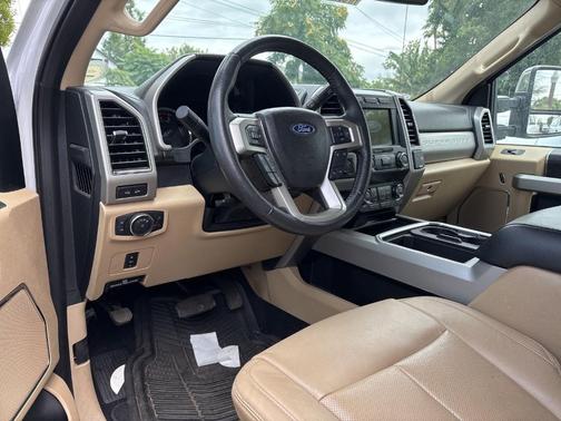 Oxford White 2020 Ford F-350 Lariat Super Duty
