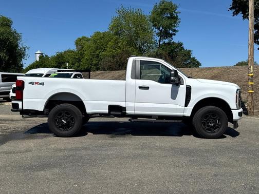 Oxford White 2025 Ford F-350 XL