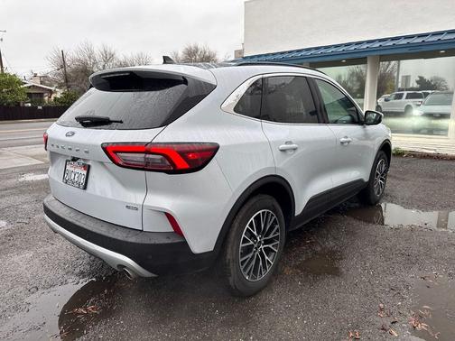 2025 Ford Escape PHEV SE