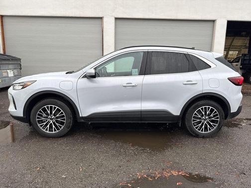 2025 Ford Escape PHEV SE