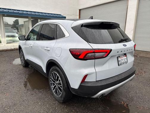 2025 Ford Escape PHEV SE
