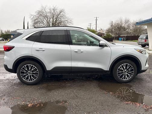 2025 Ford Escape PHEV SE