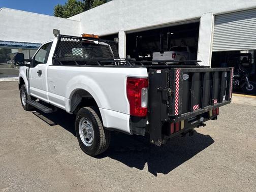 Oxford White 2018 Ford F-250 XL