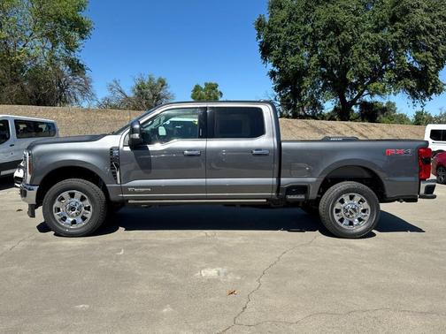 Carbonized Gray Metallic 2026 Ford F-350 Lariat Super Duty