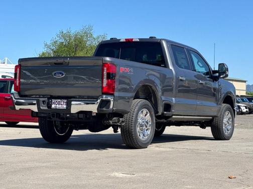 Carbonized Gray Metallic 2026 Ford F-350 Lariat Super Duty