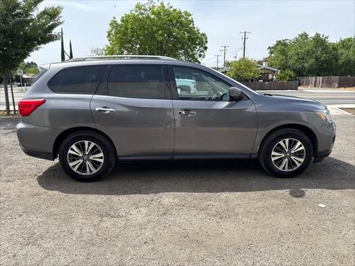 2017 Nissan Pathfinder SL