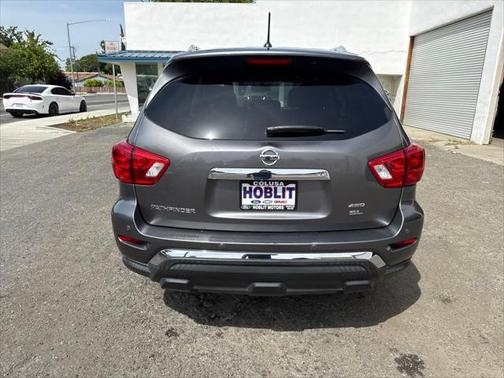2017 Nissan Pathfinder SL