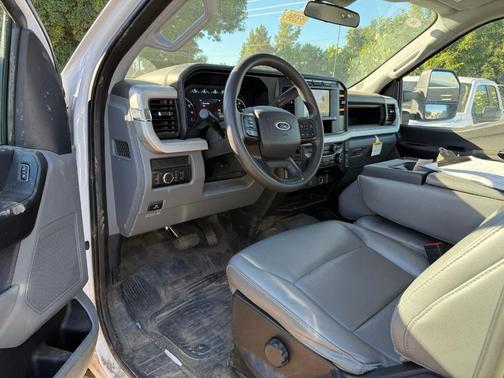 Oxford White 2024 Ford F-250 XL