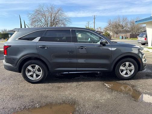 2023 Kia Sorento LX