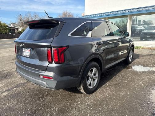 2023 Kia Sorento LX