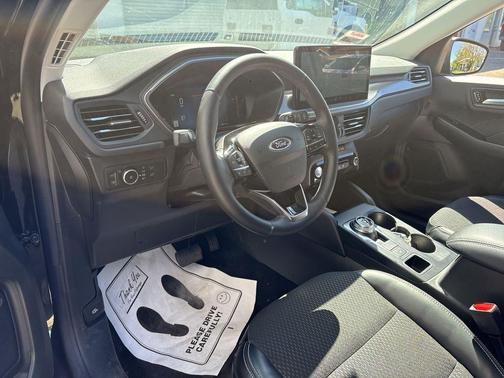 Agate Black Metallic 2025 Ford Escape PHEV SE