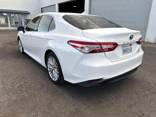2020 Toyota Camry Hybrid XLE