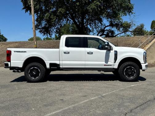 White Metallic 2026 Ford F-250 Platinum