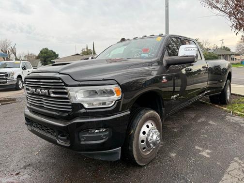 2023 RAM 3500 Laramie Crew Cab 4x4 8' Box