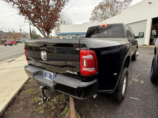 2023 RAM 3500 Laramie Crew Cab 4x4 8' Box