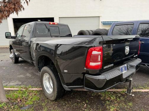 2023 RAM 3500 Laramie Crew Cab 4x4 8' Box