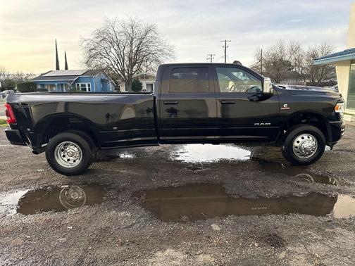 2023 RAM 3500 Laramie Crew Cab 4x4 8' Box