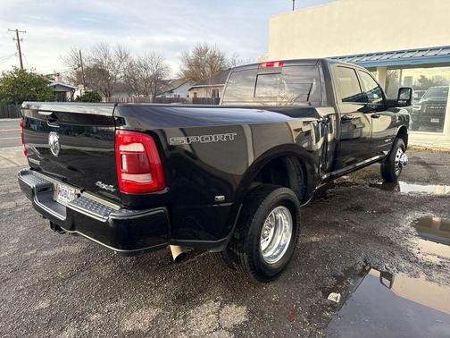 2023 RAM 3500 Laramie Crew Cab 4x4 8' Box