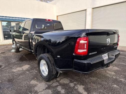 2023 RAM 3500 Laramie Crew Cab 4x4 8' Box