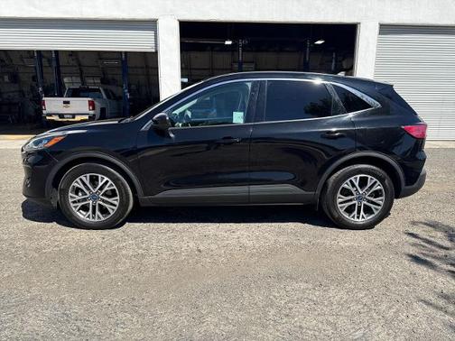AGATE BLACK METALLIC 2022 Ford Escape SEL