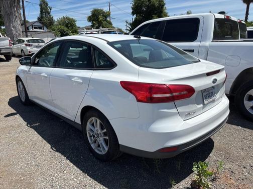 Oxford White 2018 Ford Focus SE