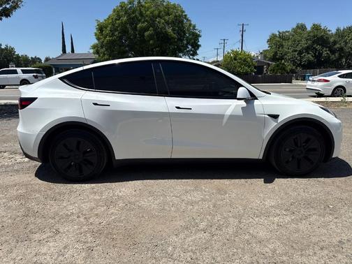 Pearl White Multi 2025 Tesla Model Y Long Range