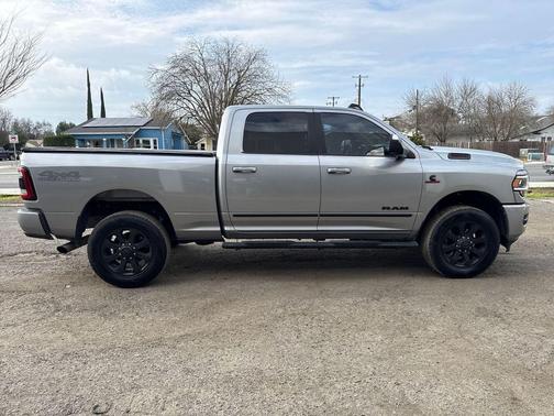 2022 RAM 2500 Big Horn Crew Cab 4x4 6'4' Box