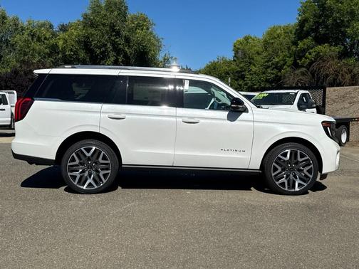 Star White 2026 Ford Expedition Platinum