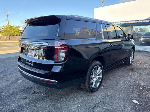 2024 Chevrolet Suburban 4WD High Country