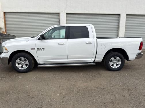 2017 RAM 1500 SLT