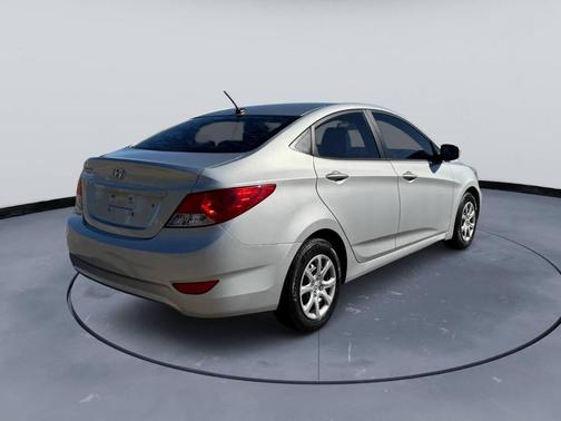 2013 Hyundai Accent SE