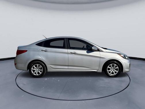 2013 Hyundai Accent SE
